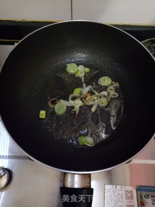 西红柿菠菜宫面的做法步骤：4