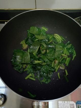 西红柿菠菜宫面的做法步骤：5