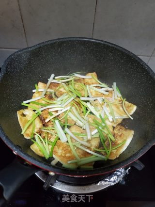 葱香煎豆腐的做法步骤：5