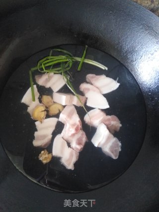 爆汁红烧肉的做法步骤：1