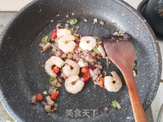 蒜香鲜虾意面的做法步骤：4