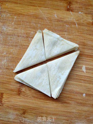椒盐馄饨皮的做法步骤：1
