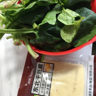 豆皮拌菠菜的做法步骤：1