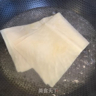 豆皮拌菠菜的做法步骤：2