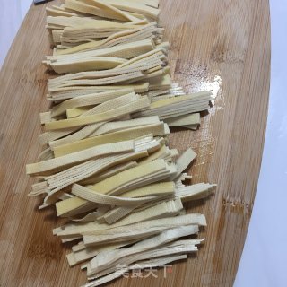 豆皮拌菠菜的做法步骤：3