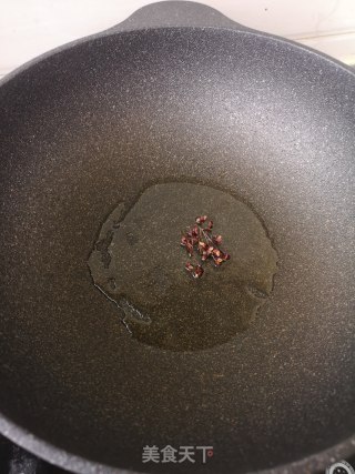 响铃笋尖海鲜汤的做法步骤：2