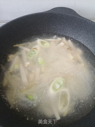 响铃笋尖海鲜汤的做法步骤：5
