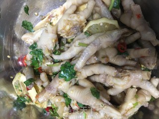 酸辣鸡爪的做法步骤：7