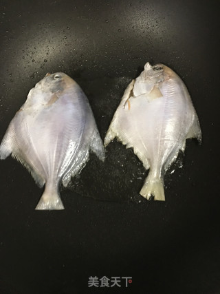 豆豉鲳煸鱼的做法步骤：4