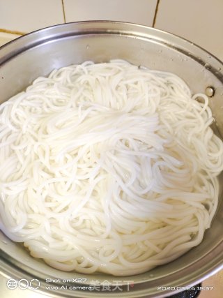 牛腩米粉的做法步骤：2