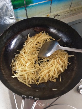 韭菜土豆丝的做法步骤：5