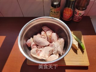 猪脚炖黄豆芽的做法步骤：1