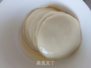 水饺皮卷豆芽的做法步骤：2