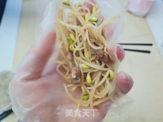 水饺皮卷豆芽的做法步骤：9