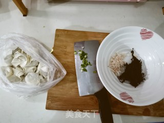 酸汤馄饨的做法步骤：1