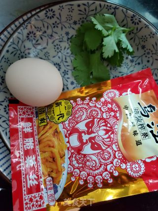 榨菜蒸蛋的做法步骤：1