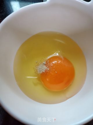 榨菜蒸蛋的做法步骤：2