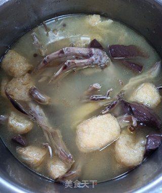 豆芽鸭肉汤面的做法步骤：1
