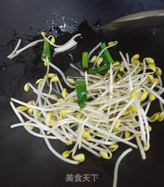 豆芽鸭肉汤面的做法步骤：3