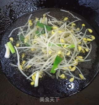 豆芽鸭肉汤面的做法步骤：4