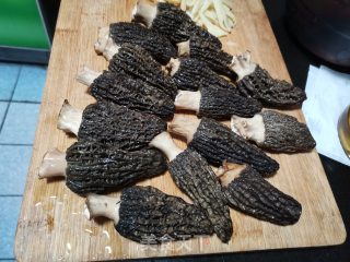 私房羊肚菌的做法步骤：2