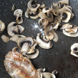口蘑鸡肉双煎沙拉的做法步骤：16