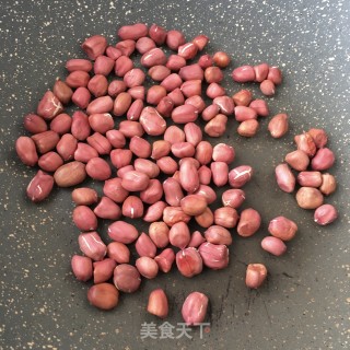 少油版油炸花生米的做法步骤：3