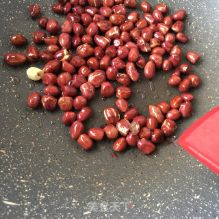 少油版油炸花生米的做法步骤：6