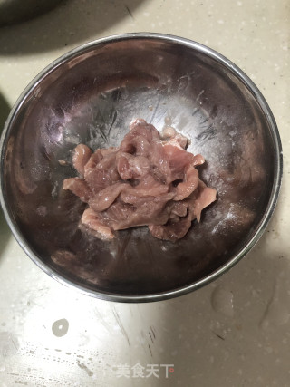 青南瓜丝炒肉的做法步骤：1