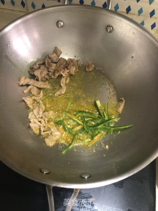 青南瓜丝炒肉的做法步骤：4