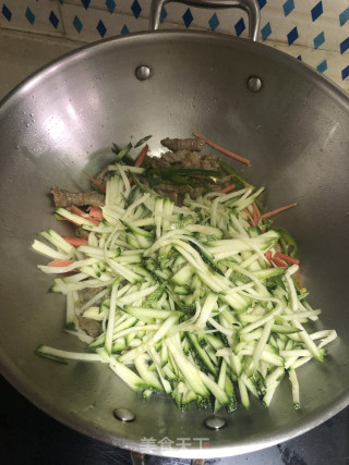 青南瓜丝炒肉的做法步骤：5