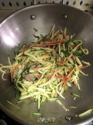 青南瓜丝炒肉的做法步骤：6