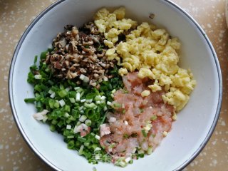 虾仁三鲜煎饺的做法步骤：5