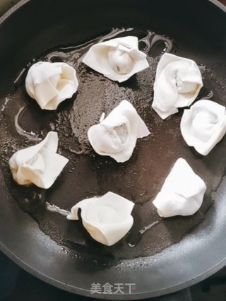 蛋抱馄饨的做法步骤：3