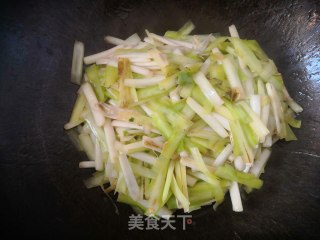 既好看又下饭的韭黄炒蛋来啦的做法步骤：4
