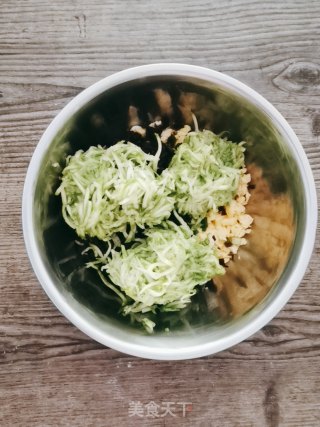 三鲜馅饼的做法步骤：7