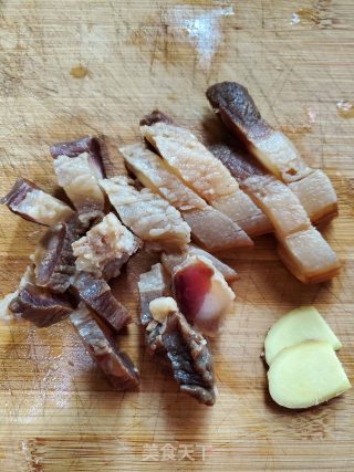 腊肉笋片汤的做法步骤：3