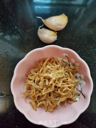 虾皮炒嫩南瓜的做法步骤：2