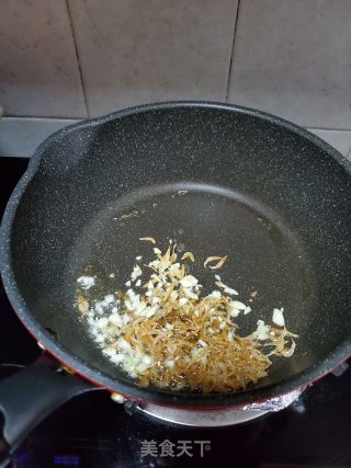 虾皮炒嫩南瓜的做法步骤：3