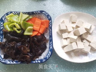 酱烧豆腐的做法步骤：1