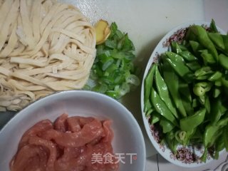 豆角焖面的做法步骤：1