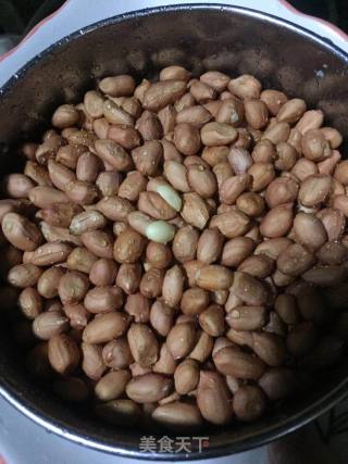 炒花生米的做法步骤：2