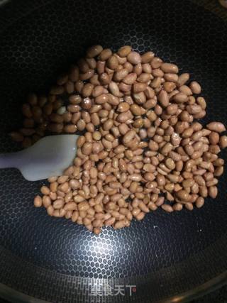 炒花生米的做法步骤：5