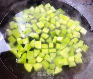 莴笋拌素鸡胡萝卜木耳的做法步骤：3