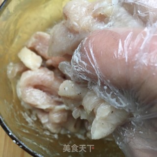 蒜苗炒鸡胸肉的做法步骤：9