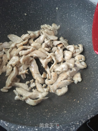 蒜苗炒鸡胸肉的做法步骤：13