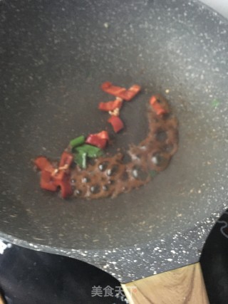 蒜苗炒鸡胸肉的做法步骤：16