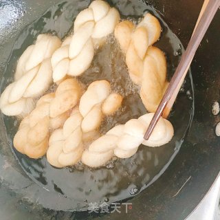 拉丝奶香麻花的做法步骤：14