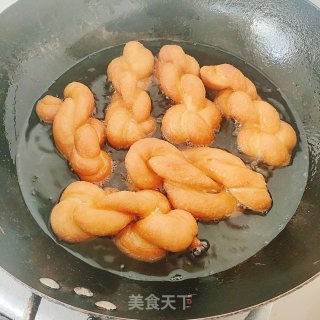 拉丝奶香麻花的做法步骤：15