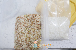 9个月以上辅食蘑菇肉松六倍粥的做法步骤：5